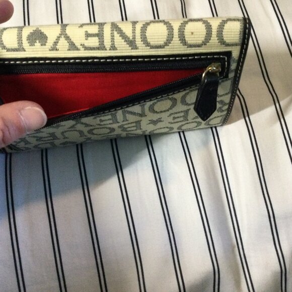 Dooney & Bourke Wallet Trifold Wallet Women's Wallet Vintage Cream & Black NEW! - Picture 5 of 9
